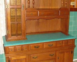 VINTAGE MAPLE HUTCH WITH AMBER GLASS SIDE DOOR