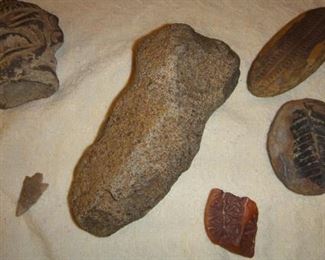 Fossils, arrowheads 