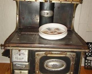 Vintage Sales man sample stove , Antique Engman-Matthews The Range Eternal CastIron Toy Stove Salesman Sample