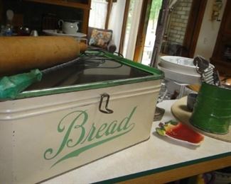 Vintage Bread Box, Vintage kitchen supplies 