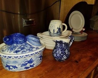 Miscellaneous dishware and serving pieces 