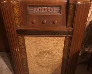 Firestone Air Chief Console Vintage Radio