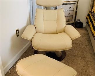 Leather arm chair with ottoman