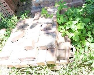 Approx 450 Tumbled Solid Brick (3 Pallets)