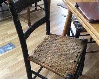 Set of 4 antique chairs Sunday Price $38