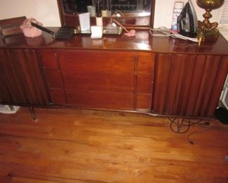 Spectacular Mid-Century Modern United Walnut Bedroom Suite Purchased 1961 Complete