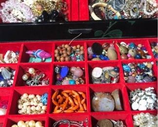 060 Jewelry Box  Beads to repurpose