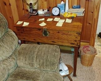 Beautiful antique oak lift-top primitive desk