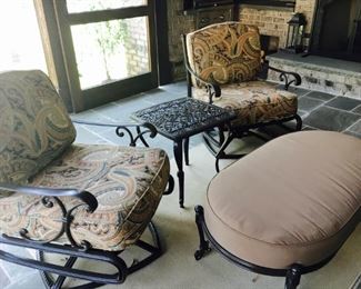 Frontgate Oval Ottoman with Sunbrella Cushion