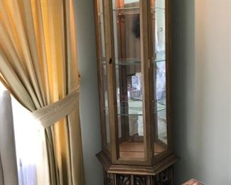 Display Cabinet with Light