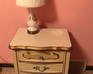 End Table (2) and Lamps (2)