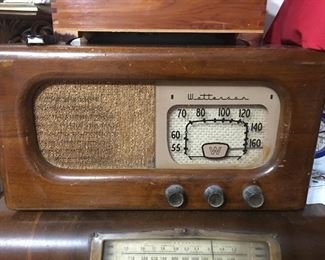 Sweet Table or Mantle Watterson Antique Radio