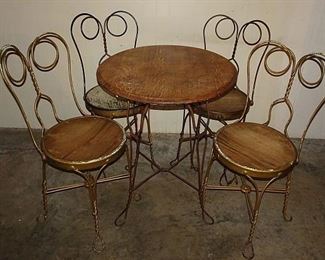 Old Wire Base Ice Cream Parlor Set