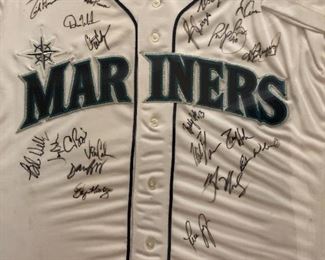  Team signed mariners jersey 