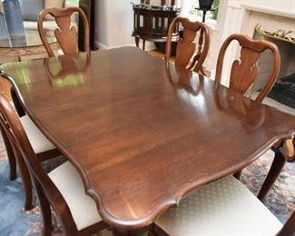 Queen Anne Style Dining Table and Chairs (set of 7 chairs--6 Side Chairs & 1 Captain's Chair)