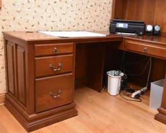 Corner Office Desk with Hutch
