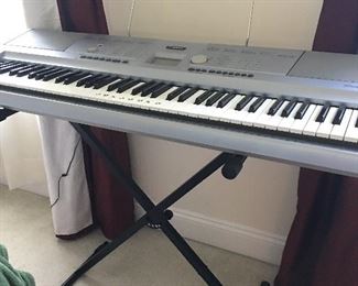 Yamaha Keyboard Portable Grand DGX-203