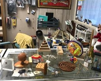 Small antiques and collectibles