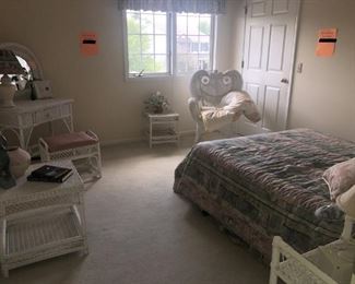 Wicker bedroom set, full bed