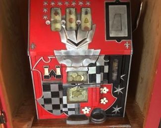 Early 1900's slot machine - 5 cent. Cabinet included if full price is paid.