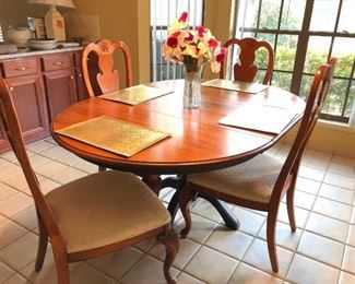 solid wood pedestal dining table with leaf and four chairs 