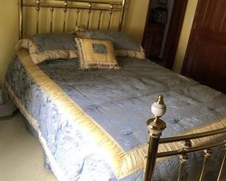 Full to Queen Size Brass Bed w/arched foot