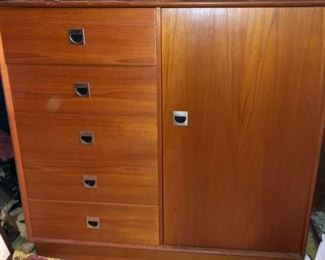 MCM dresser