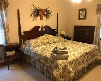 King size Queen Anne bed