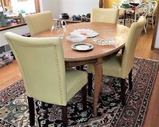 Dinning Room Table with Leaf and four chairs