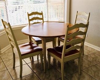 Kitchen table set- has a leaf