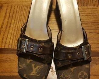 Louis Vuitton slides size 8