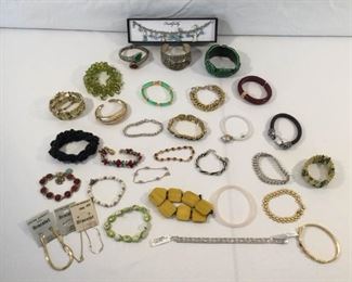 Costume Bracelets 32 Piece https://ctbids.com/#!/description/share/196895