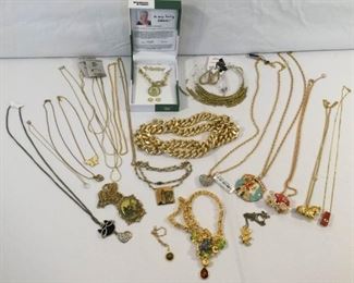 Gold Toned Jewelry Betsy Johnson Juicy Couture   https://ctbids.com/#!/description/share/196897 