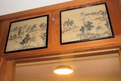 2 framed oriental prints