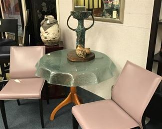 GLASS BOTTLE CAP TABLE