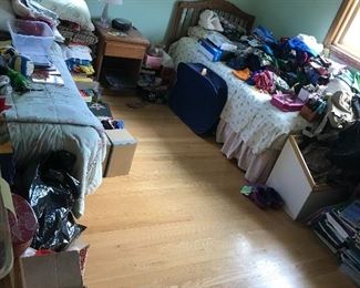 This room needs to be unpacked