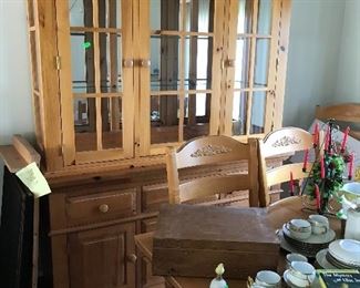 Broyhill hutch
