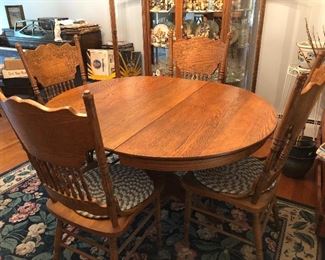 Very nice Pedestal Table with Pressed Back Chairs