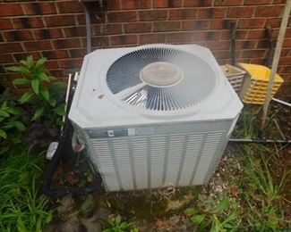 Trane XE 1000 Heat Pump(Buyer Responsible for Disconnect and Removal)