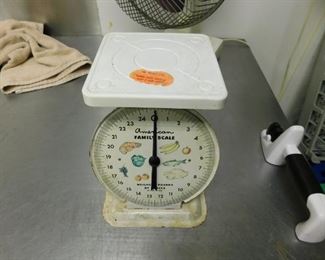 Vintage Kitchen Scale