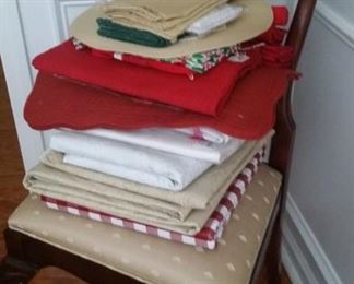 Tablecloths, placemats, & napkins