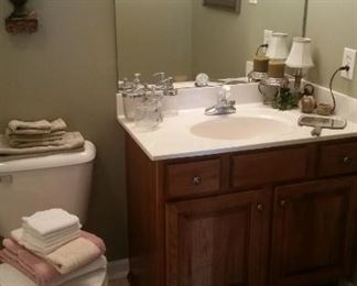 Bath towels, small lamp, hand mirror, 2 small marble/stone bowls, candleholder & pillar, glass/silver accent bath accessories, floral wall decor (1 of 2)