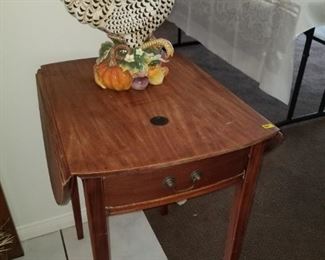 Fold down wood side table
ROOSTERS