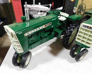 1/8th scale Oliver tractor ERTL