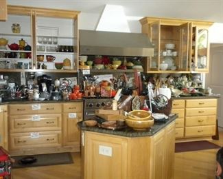 KITCHENWARE LE CREUSET AND MORE