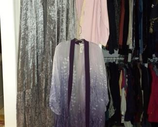 WOMEN'S CLOTHING