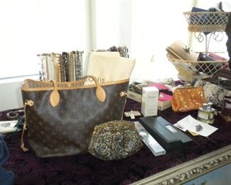 LOUIS VUITTON NEVERFULL HANDBAG