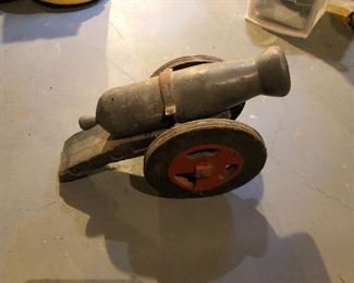 ANTIQUE WORKING CANNON