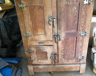 ANTIQUE ICE BOX