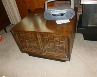 Matching square end table w/storage